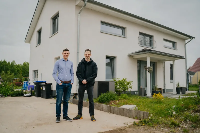 Modernes Wohnhaus mit Wärmepumpe